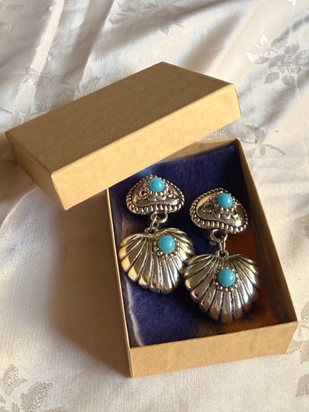 Vintage Silver-Tone Faux Turquoise Heart-Shaped Shell Design Clip-On Earrings